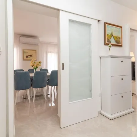 Oleandar Lägenhet Trogir